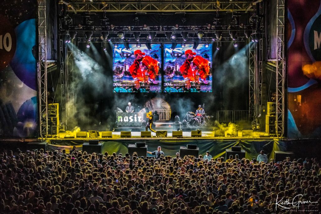 Nas actúa en el escenario frente a una gran multitud en el Festival de Música de Mempo. Foto de Keith Griner