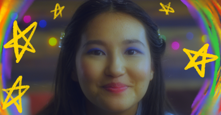 – Jess (Asahi Hirano) le sonríe a Twinkie mientras se maquilla. Crédito: DP – Olivia Wilson, Coloristas – Chris Chew y AK Moore